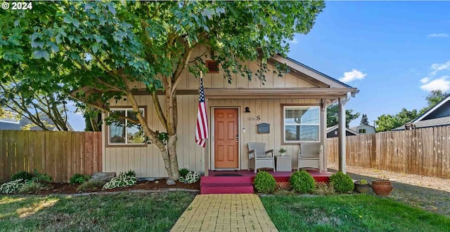 view of front of house with a front lawn