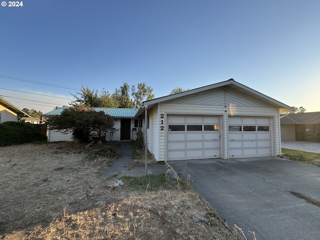 single story home featuring a garage