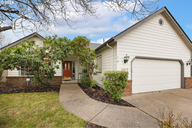2917 Dry Creek Rd, Eugene, OR 97404 - view of swimming pool with a diving board and a patio area