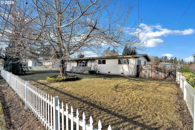 view of front of house with a front yard