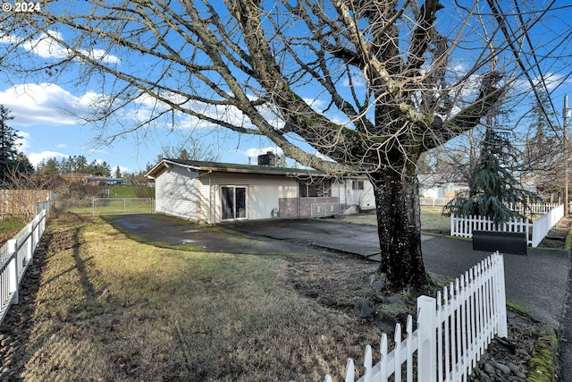 exterior space featuring a yard