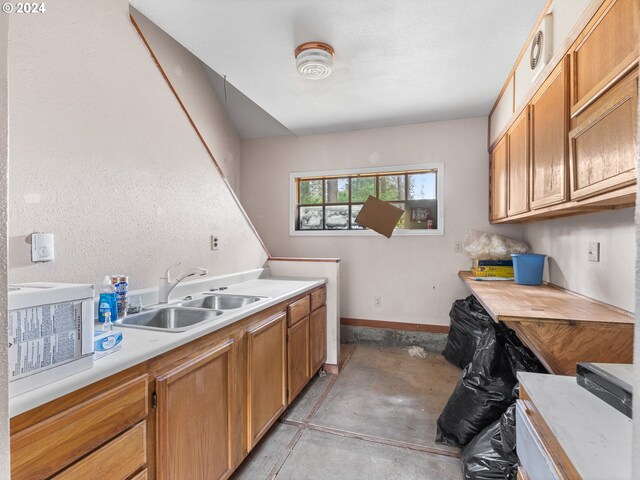 kitchen featuring sink