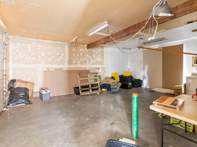 garage featuring washer / dryer