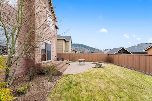 view of yard with a patio and a mountain view