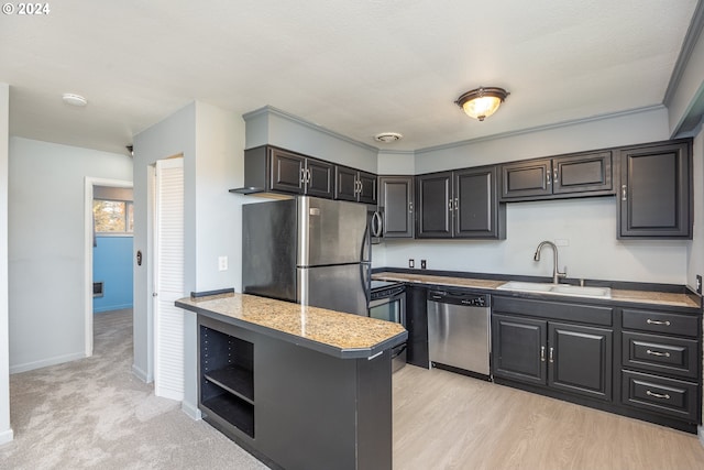 kitchen featuring sink, a textured ceiling, light hardwood / wood-style floors, kitchen peninsula, and stainless steel appliances