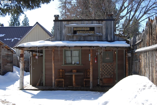 view of front of property