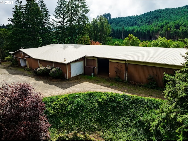 view of front of house with an outdoor structure