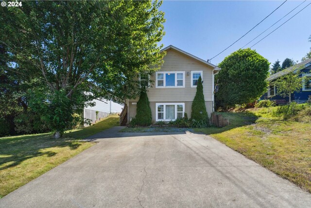 view of front of home with a front lawn