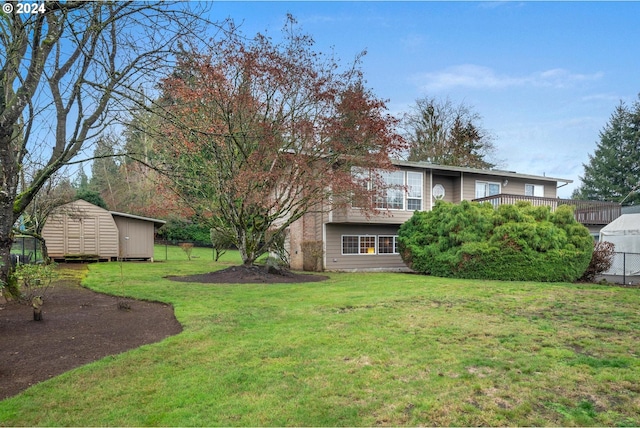 view of yard featuring a storage shed