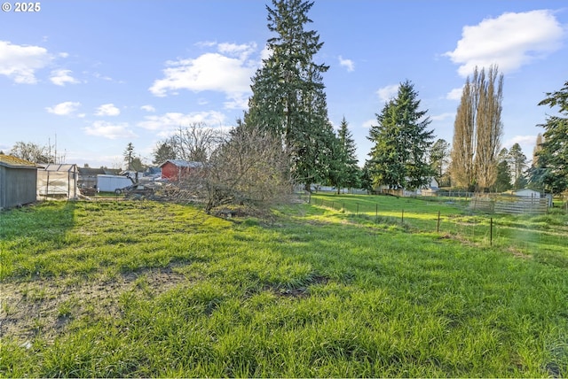 view of yard featuring a rural view