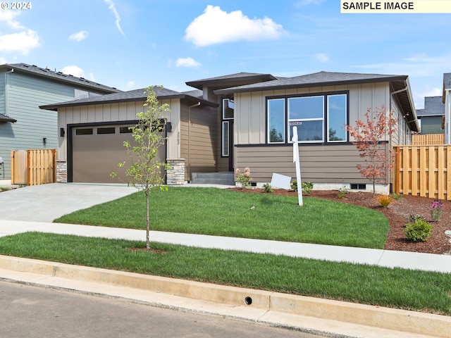 view of front facade featuring a front yard and a garage