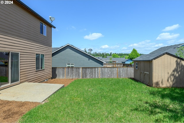 view of yard with a shed