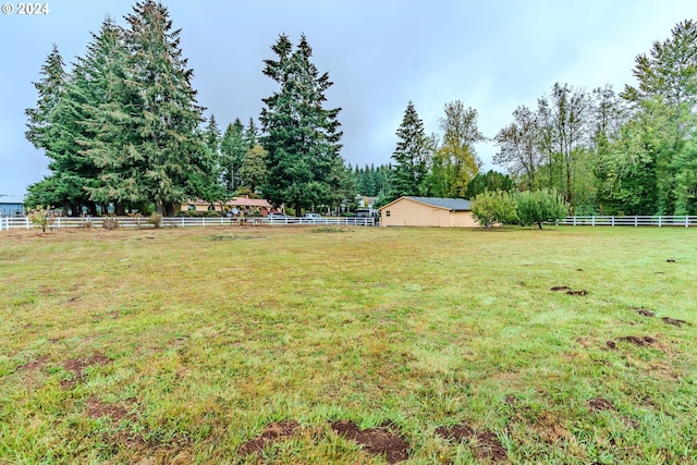 view of yard featuring a rural view