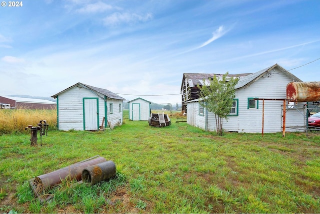 view of yard with a storage shed