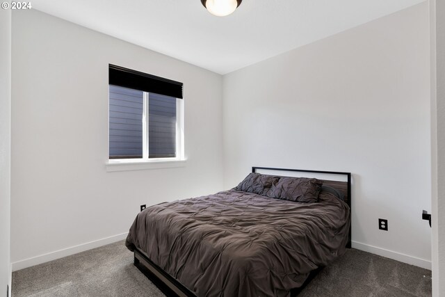 bedroom with carpet flooring