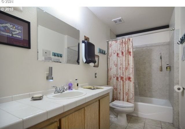 full bathroom featuring tile patterned flooring, shower / bath combo, toilet, and vanity