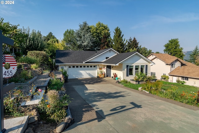 view of front facade featuring a garage