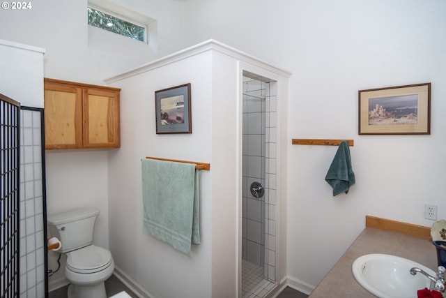455 Chandler Dr, Roseburg, OR 97471 - bathroom with toilet, a tile shower, and vanity