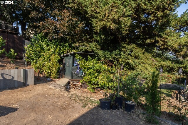 455 Chandler Dr, Roseburg, OR 97471 - view of yard featuring a shed and an outdoor structure