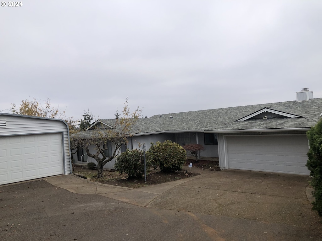 single story home featuring a garage