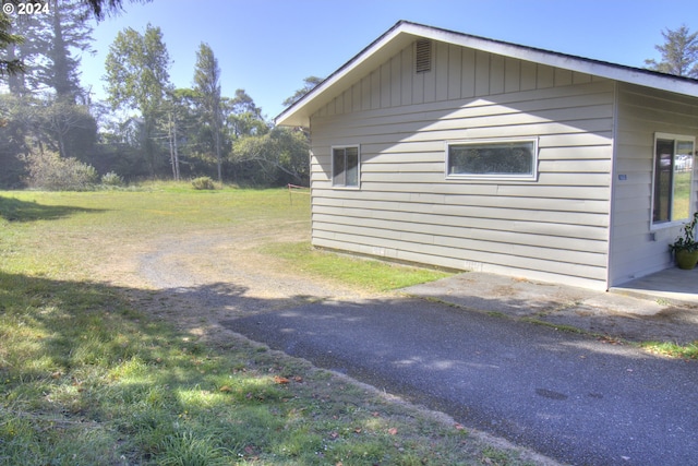 view of side of property featuring a yard