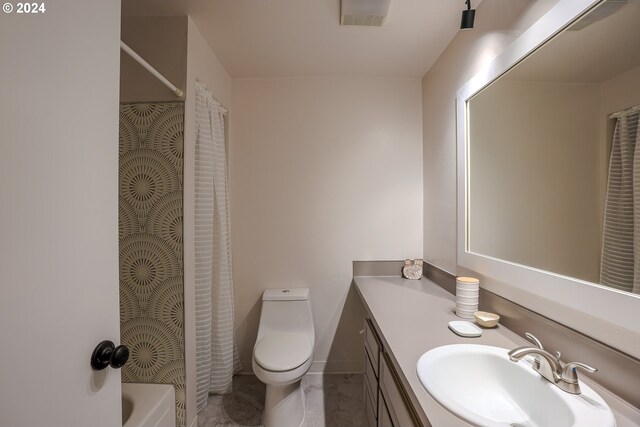 full bathroom featuring shower / tub combo with curtain, vanity, and toilet