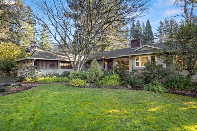 ranch-style home with a front yard