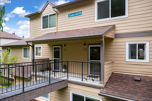 exterior space featuring a balcony