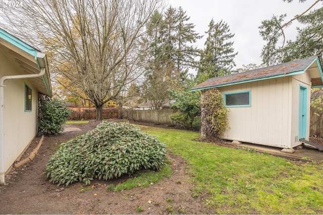 view of yard with a storage unit