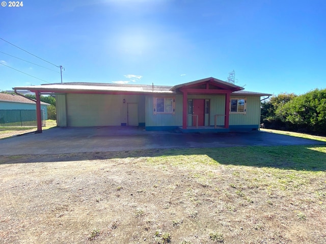 view of front of home with a front yard and a carport