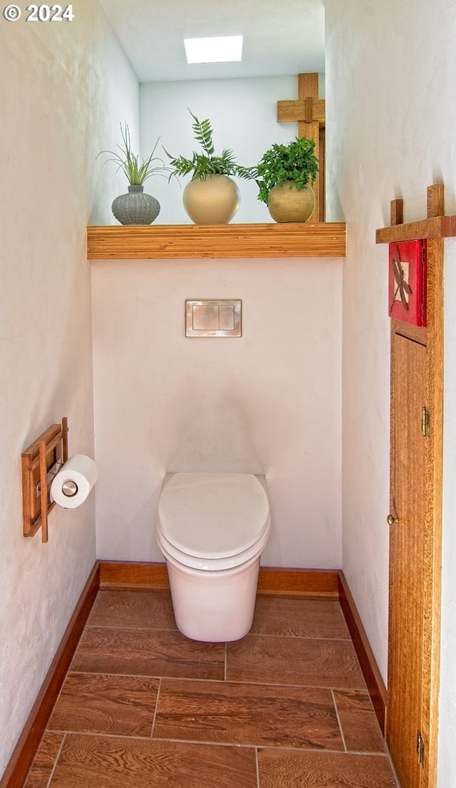 2275 Floral Hill Dr, Eugene, OR 97403 - bathroom with toilet and a skylight