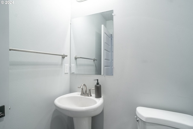 bathroom featuring sink and toilet