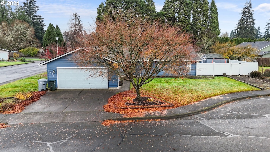 view of front facade featuring a garage and a front lawn