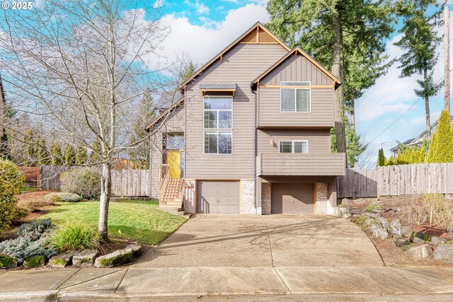 view of front of house featuring a front yard and a garage