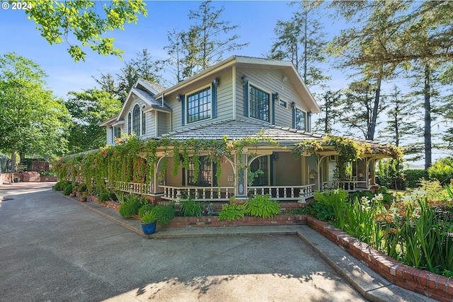 view of front of home featuring a porch