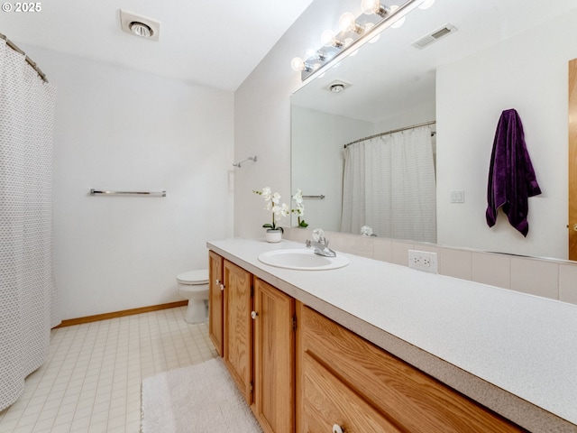 full bath featuring visible vents, toilet, vanity, and baseboards