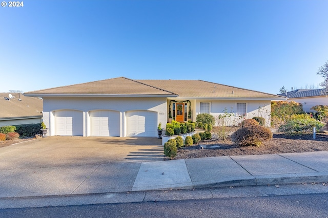 view of front of property featuring a garage