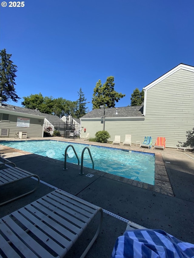 view of swimming pool