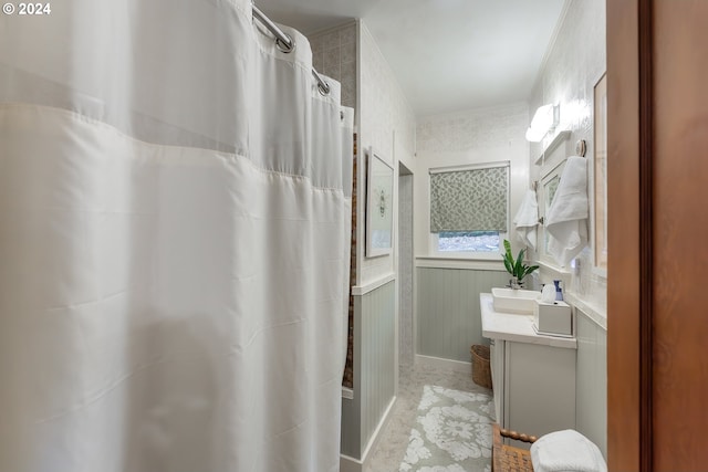 bathroom with vanity