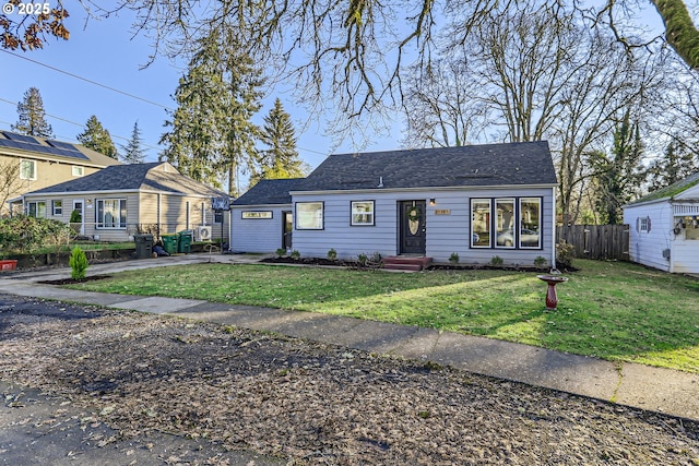 view of front of house featuring a front yard