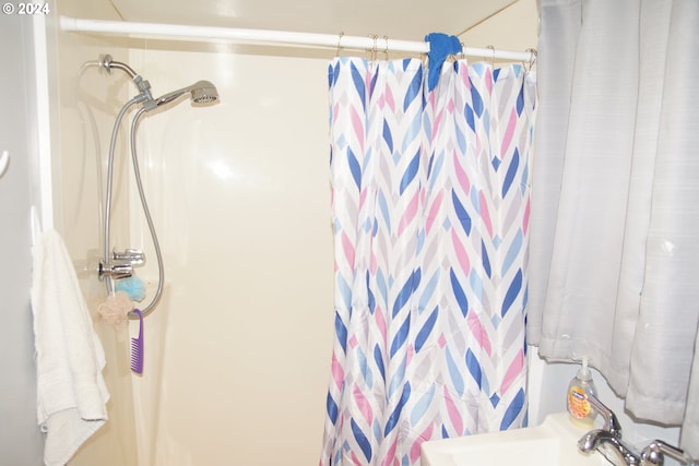 bathroom featuring sink and a shower with shower curtain