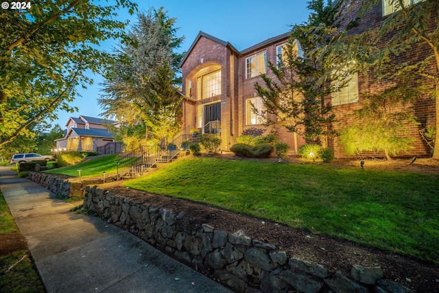 view of front of property with a front yard