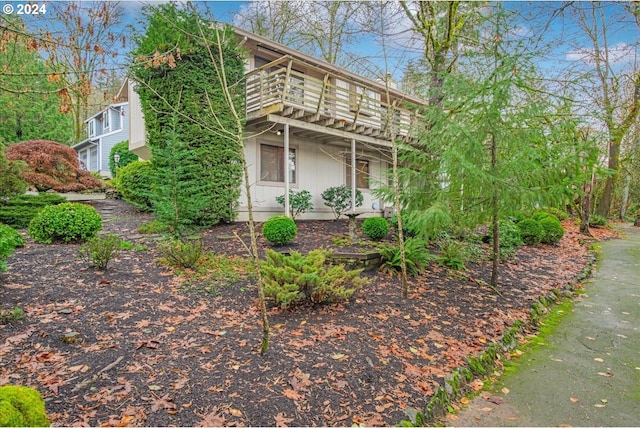 view of front of house featuring a wooden deck