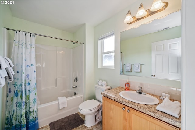 full bathroom featuring backsplash, shower / bath combo with shower curtain, vanity, and toilet