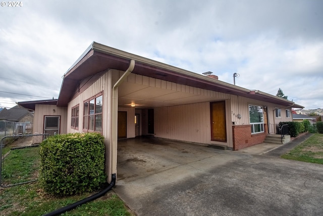 view of front of property featuring a carport