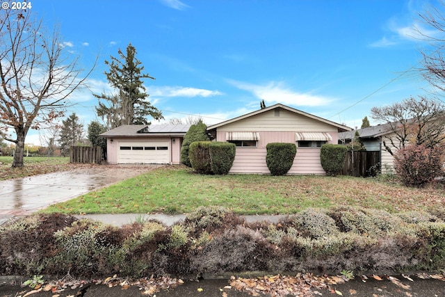 ranch-style home featuring a front lawn