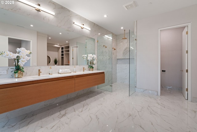 bathroom featuring tiled shower and vanity