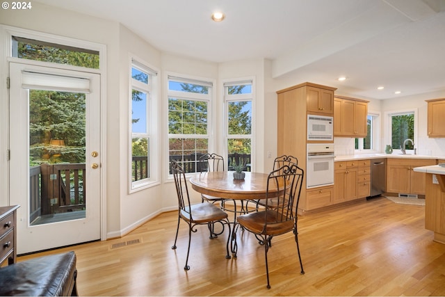 dining space featuring light wood-style flooring, visible vents, a wealth of natural light, and recessed lighting