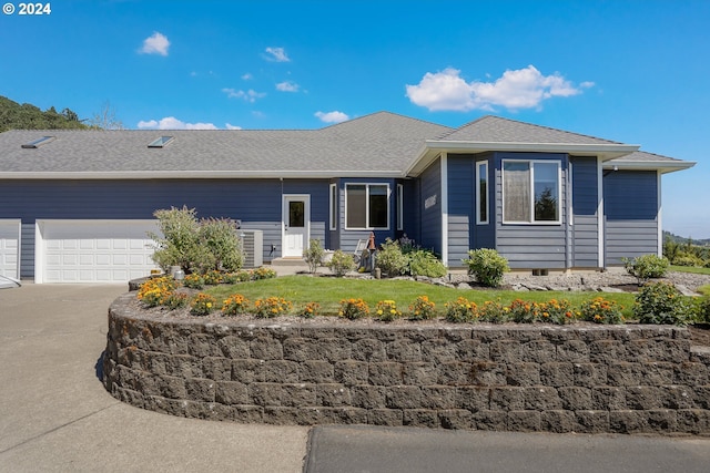 view of front facade with a garage and a front yard