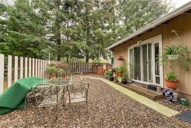 681 Hamlin Dr, Canyonville, OR 97417 - fenced backyard with a patio
